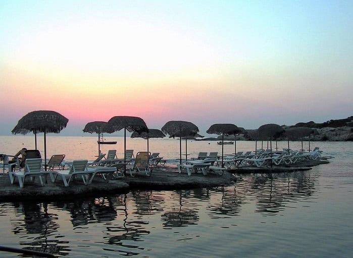 Μαυρο Λιθαρι Beach Bar